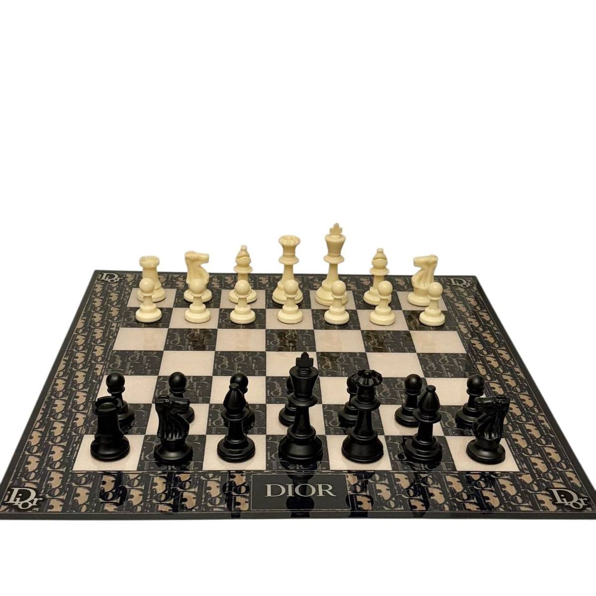 Dior Chess Set – Scacchiera Pop Art Luxury GF Exclusives