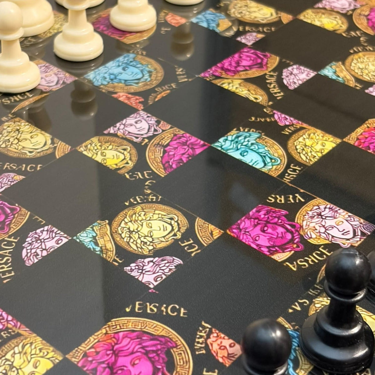 Versace Chess Set – Scacchiera Pop Art Luxury GF Exclusives