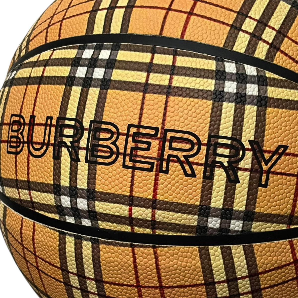 Burberry Classic Basketball – Pallone da Collezione Pop Art Luxury GF Exclusives