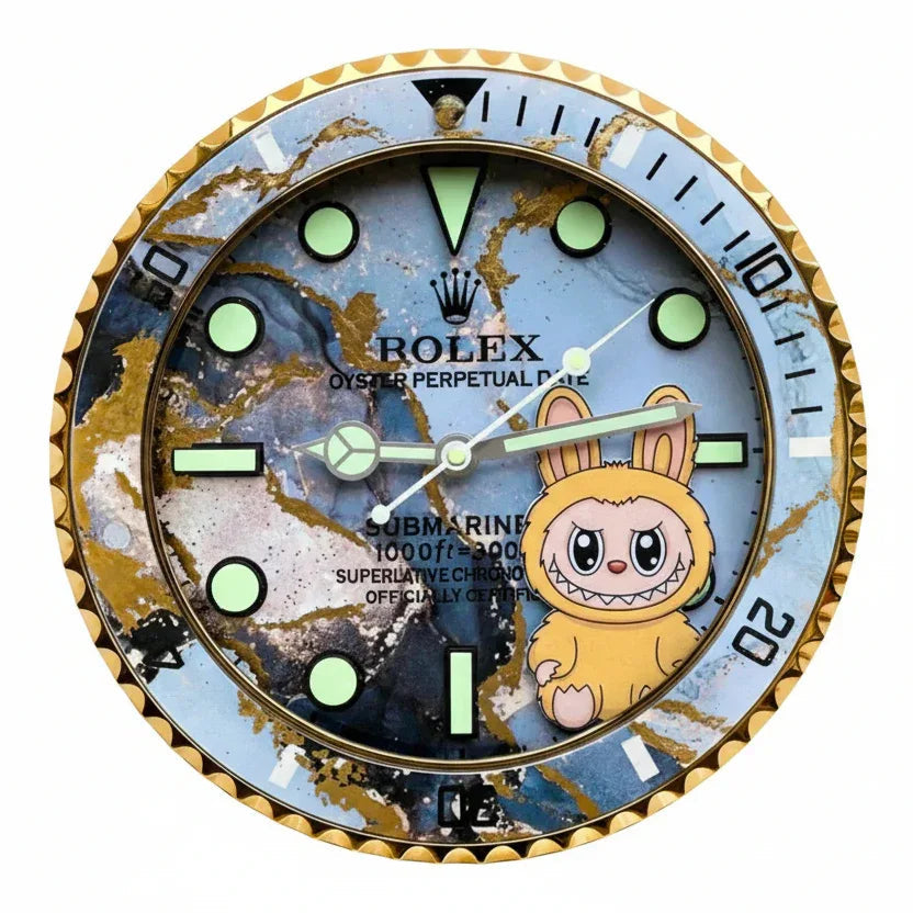 Orologio "The Golden Labubu" Custom da Parete - Moon24